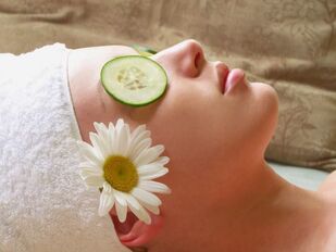As an emergency rescue for the skin around the eyes, cucumber rings will work